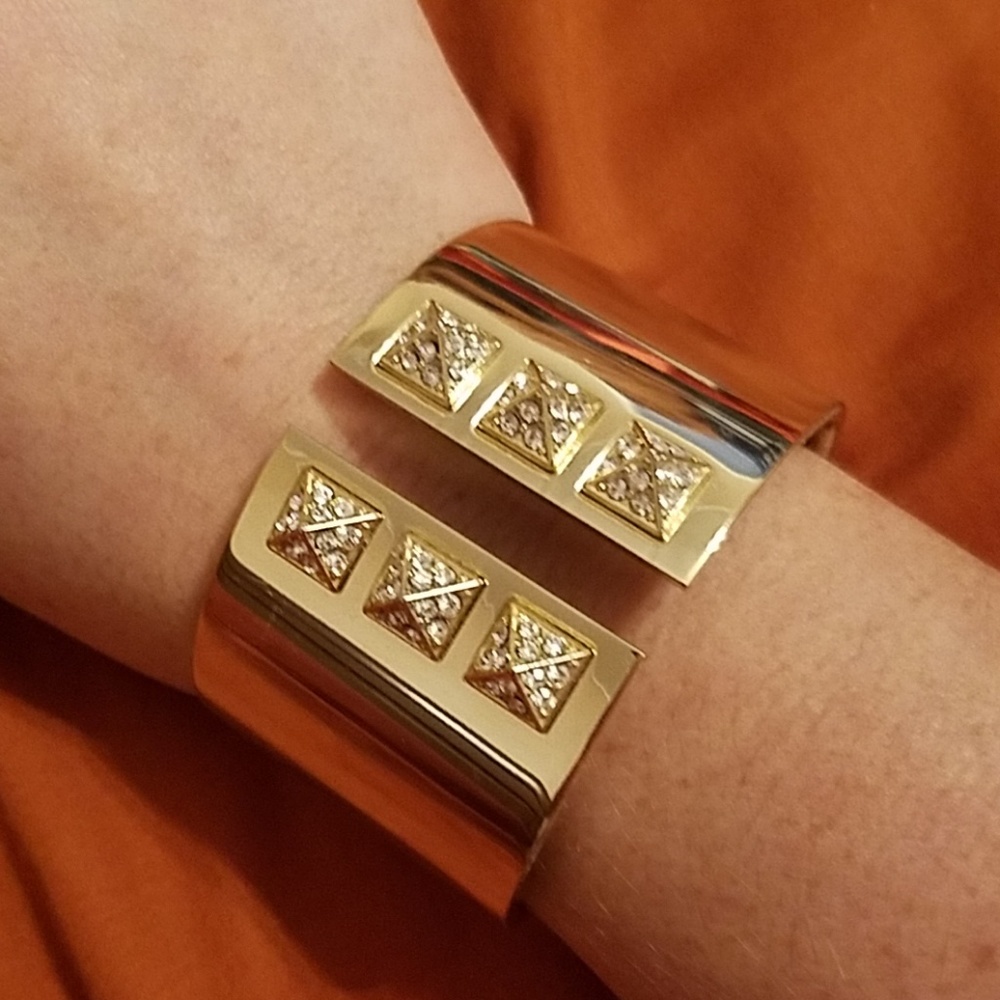 Gold bracelet